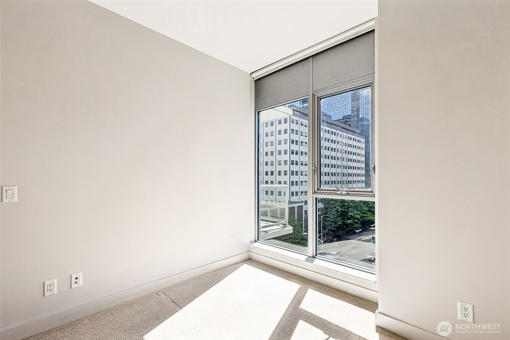 588 Bell Street, Unit 606S Seattle, WA 98121 - Photo 12 of 32
