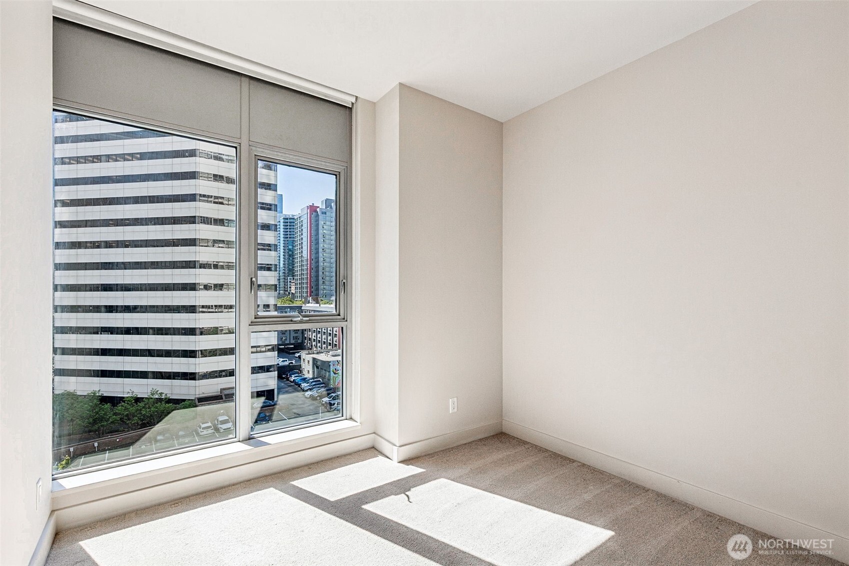 588 Bell Street, Unit 606S Seattle, WA 98121 - Photo 13 of 32