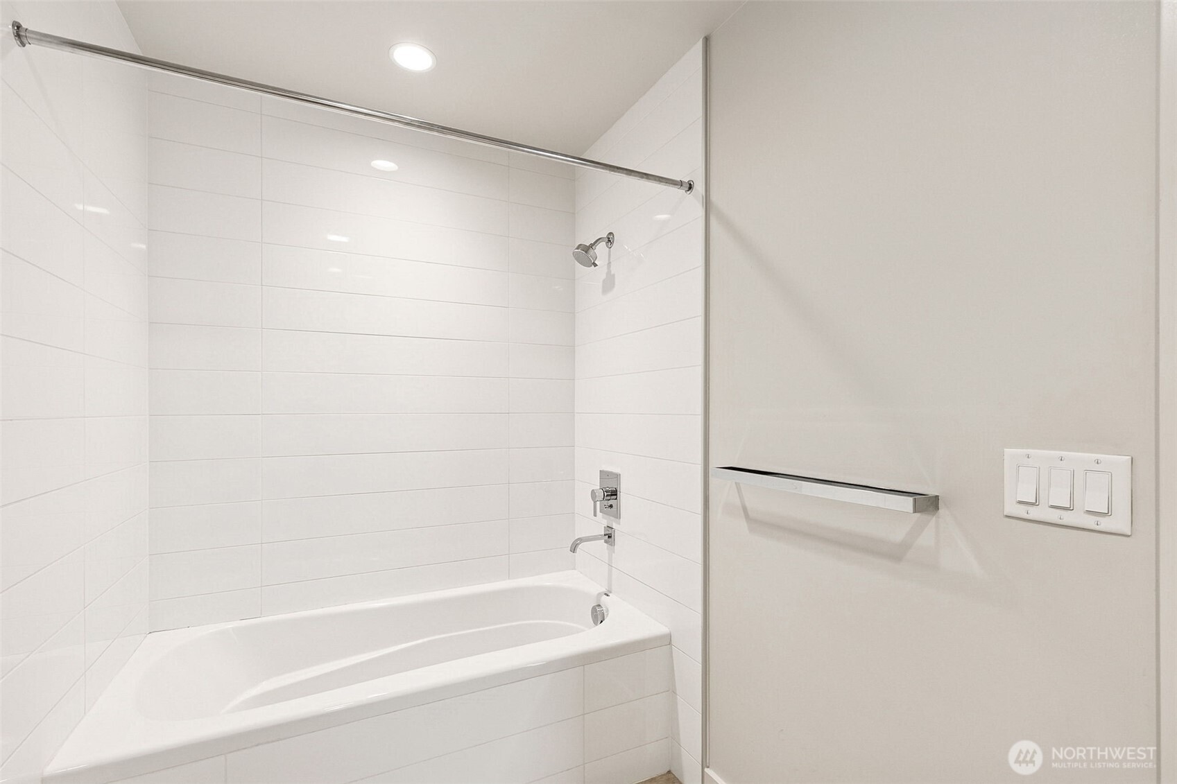 588 Bell Street, Unit 606S Seattle, WA 98121 - Photo 16 of 32