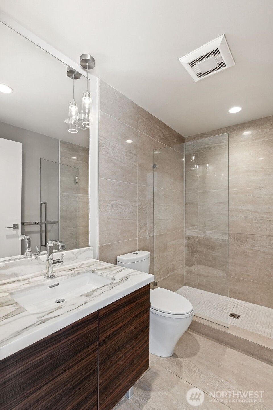 588 Bell Street, Unit 606S Seattle, WA 98121 - Photo 18 of 32