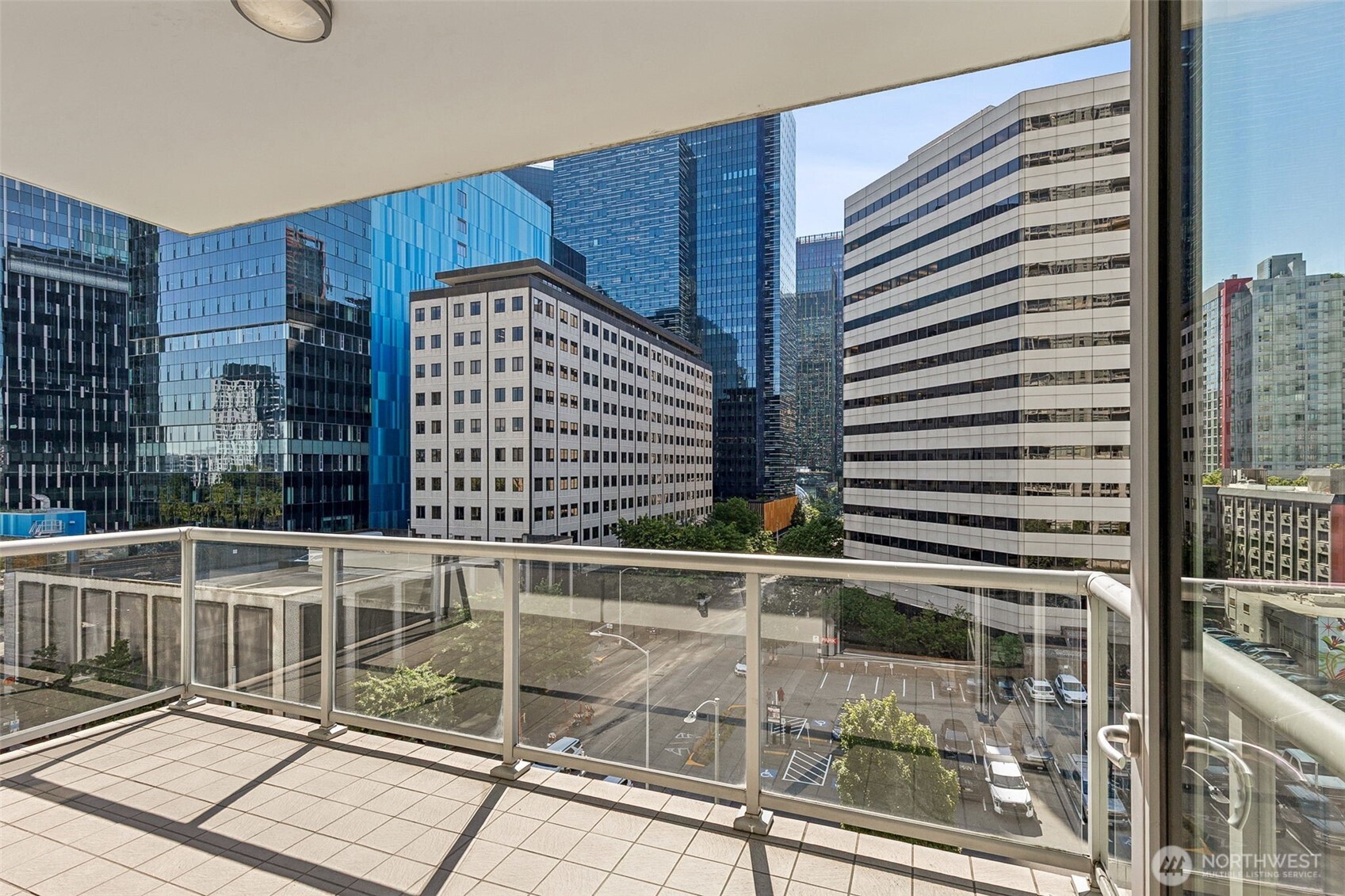 588 Bell Street, Unit 606S Seattle, WA 98121 - Photo 19 of 32