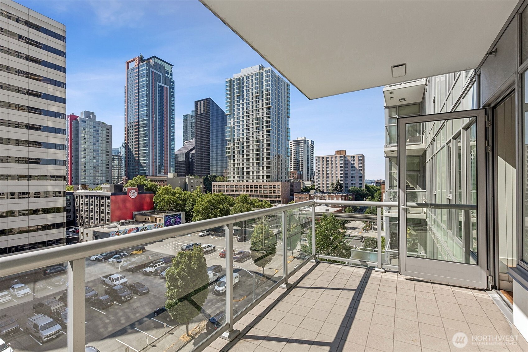 588 Bell Street, Unit 606S Seattle, WA 98121 - Photo 2 of 32