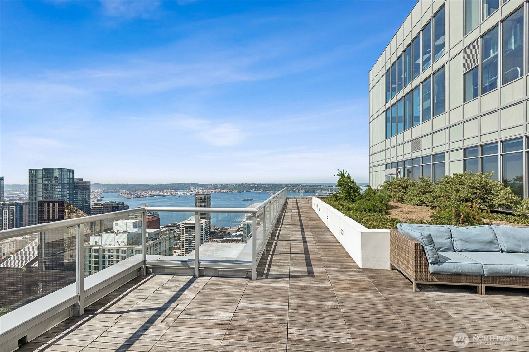 588 Bell Street, Unit 606S Seattle, WA 98121 - Photo 22 of 32