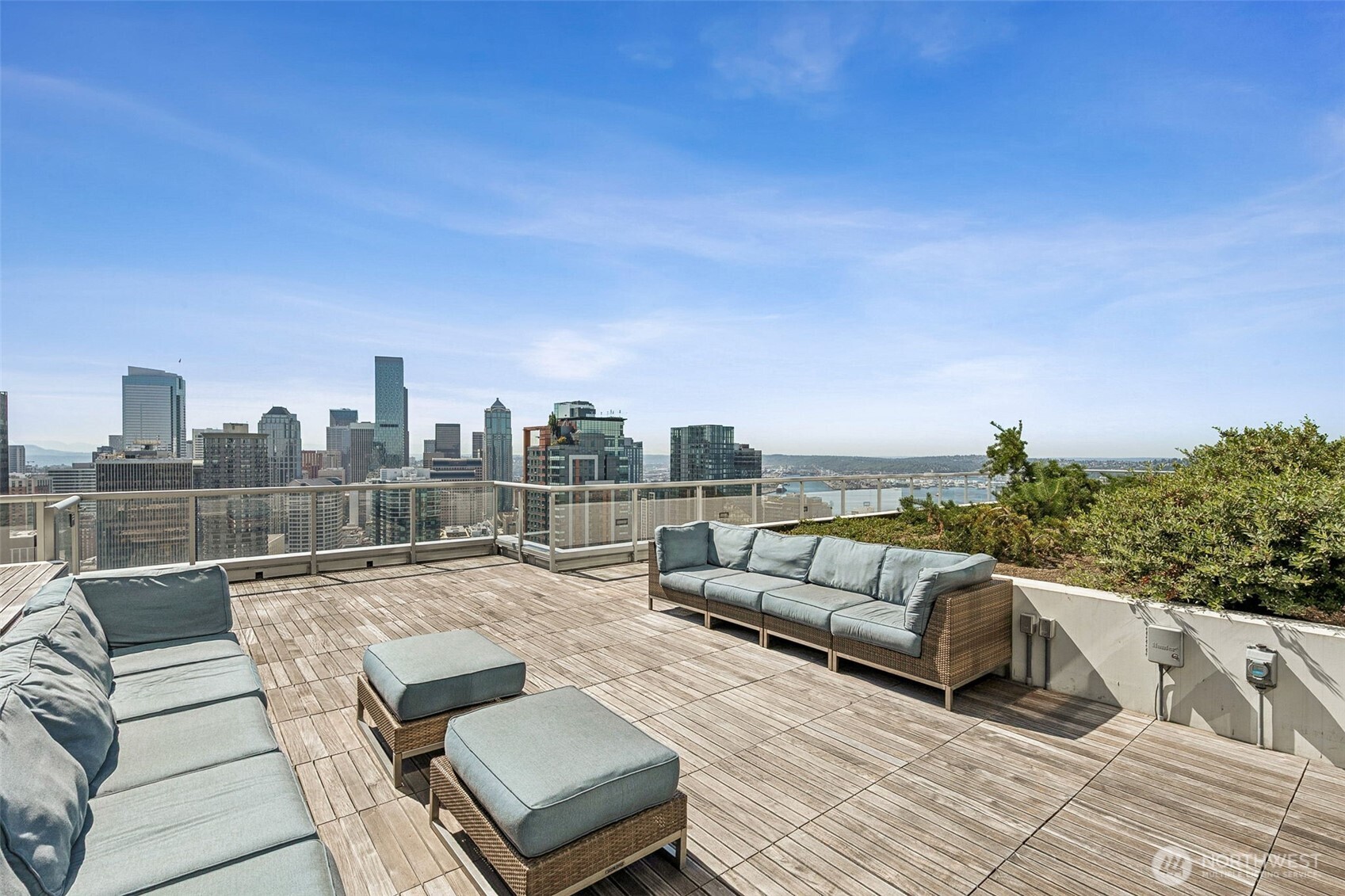 588 Bell Street, Unit 606S Seattle, WA 98121 - Photo 24 of 32