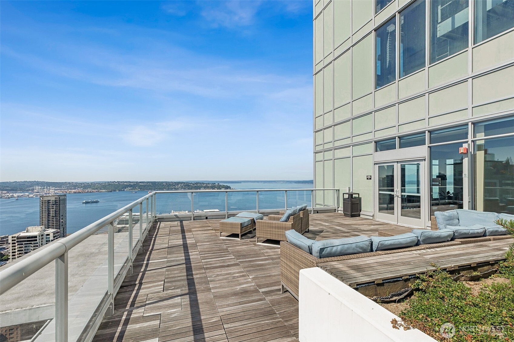 588 Bell Street, Unit 606S Seattle, WA 98121 - Photo 27 of 32