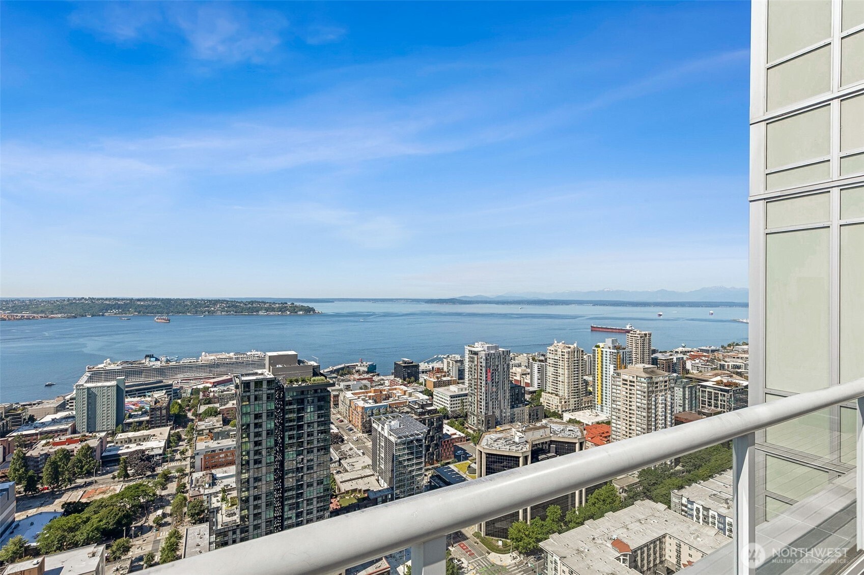 588 Bell Street, Unit 606S Seattle, WA 98121 - Photo 28 of 32
