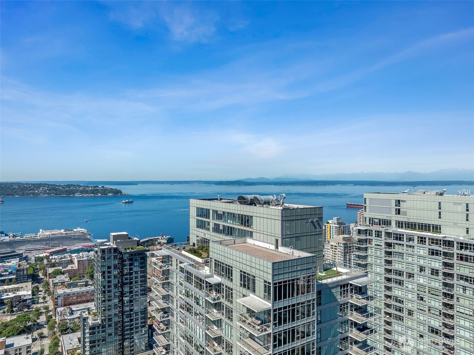 588 Bell Street, Unit 606S Seattle, WA 98121 - Photo 29 of 32