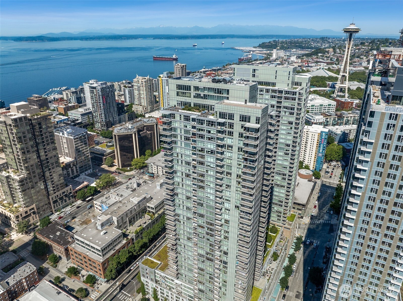 588 Bell Street, Unit 606S Seattle, WA 98121 - Photo 30 of 32