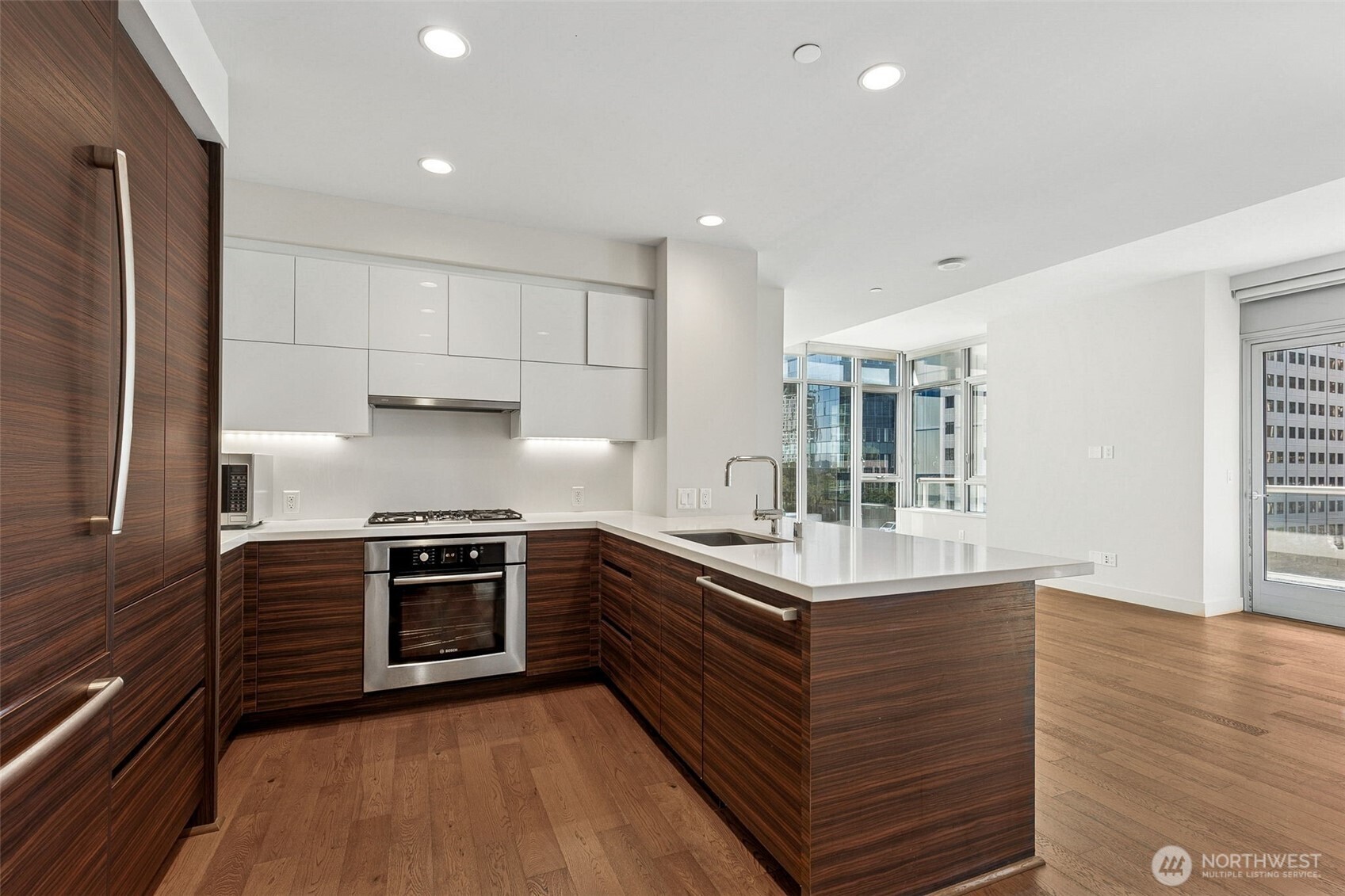 588 Bell Street, Unit 606S Seattle, WA 98121 - Photo 6 of 32