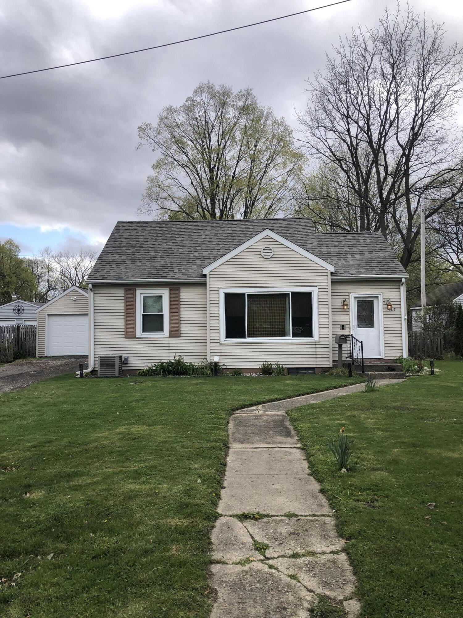 417 North Douglas Avenue Three Rivers, MI 49093 - Photo 1 of 16 8973BFF4-B35B-41D6-A346-F7FCA4B973EF