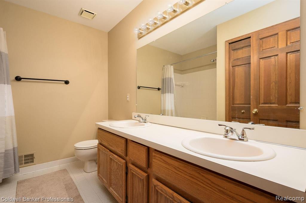 3181 Summit Ridge Drive Rochester Hills, MI 48306 - Photo 36 of 53