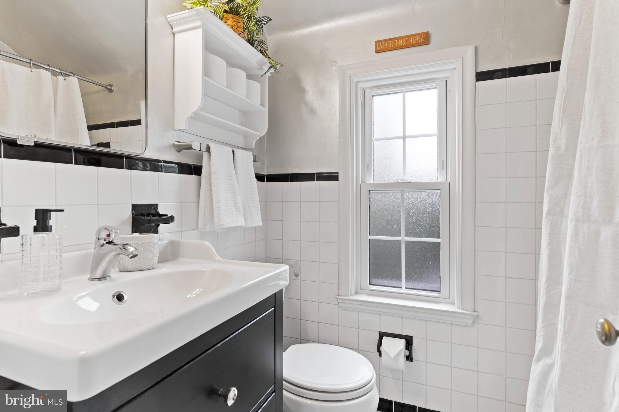 1607 Chatham Road Camp Hill, PA 17011 - Photo 29 of 32 Upstairs Full Bath