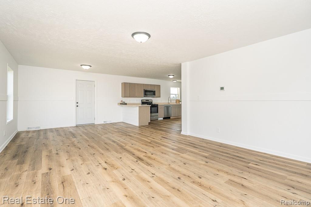 10185 North Genesee Road Mount Morris, MI 48458 - Photo 10 of 30