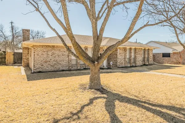 $1,795 | 876 Dogwood Trail, Lancaster, TX 75146