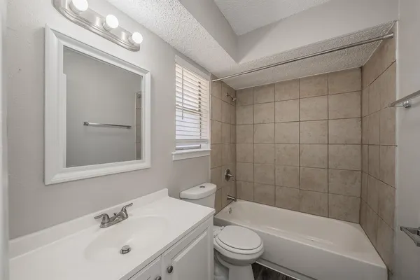 $1,795 | 876 Dogwood Trail, Lancaster, TX 75146