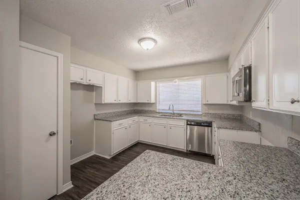 $1,795 | 876 Dogwood Trail, Lancaster, TX 75146