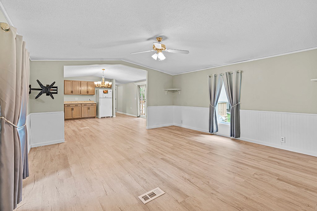 9423 Highway 246 Saluda, SC 29138 - Photo 5 of 20