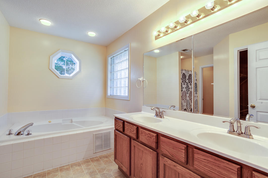 3348 Adams Gate Road Knoxville, TN 37931 - Photo 22 of 32 Master Bath