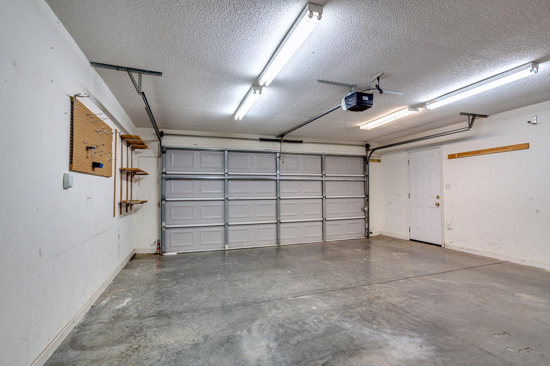 3348 Adams Gate Road Knoxville, TN 37931 - Photo 26 of 32 Garage