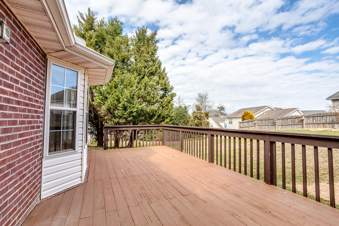 3348 Adams Gate Road Knoxville, TN 37931 - Photo 29 of 32 Deck