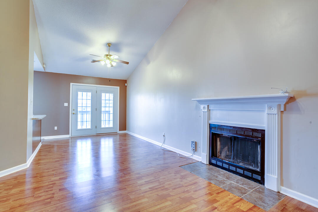 3348 Adams Gate Road Knoxville, TN 37931 - Photo 9 of 32 Living Room