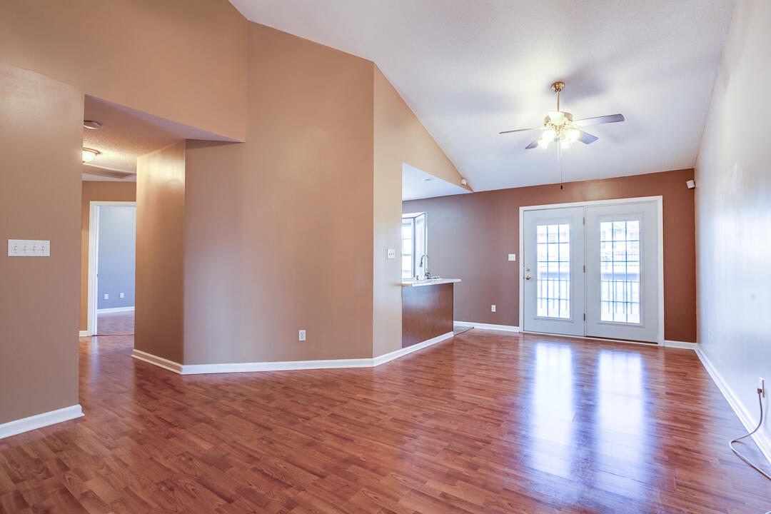 3348 Adams Gate Road Knoxville, TN 37931 - Photo 10 of 32 Living Room