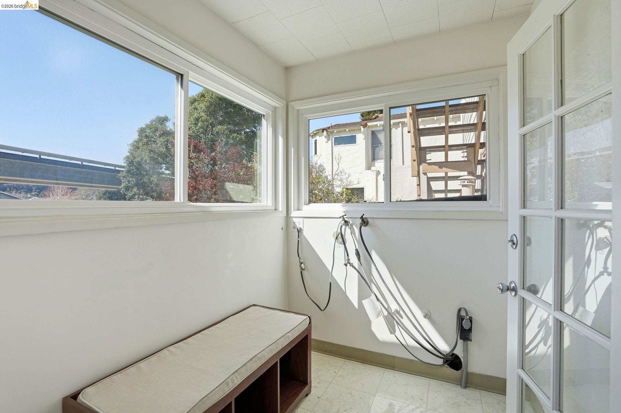 840 Key Rte Boulevard Albany, CA 94706 - Photo 37 of 42 a view of a room with balcony and furniture