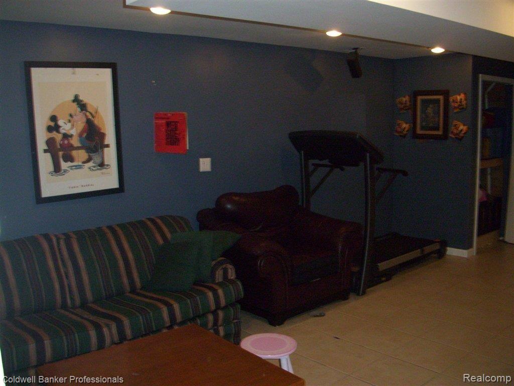 3 North Holcomb Road Clarkston, MI 48346 - Photo 19 of 23 REC ROOM