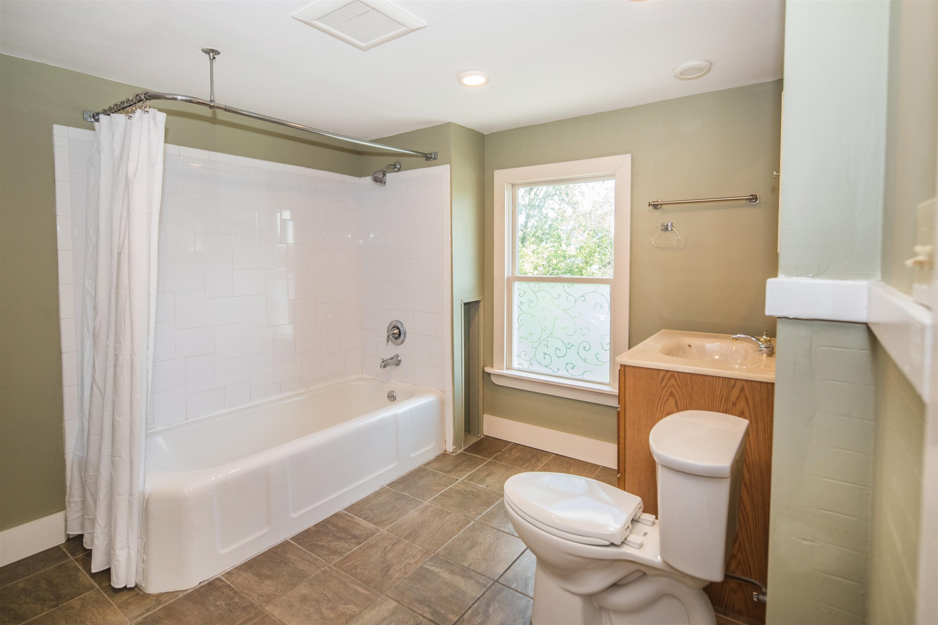 16 Crown Street Rutland, VT 05701 - Photo 22 of 32