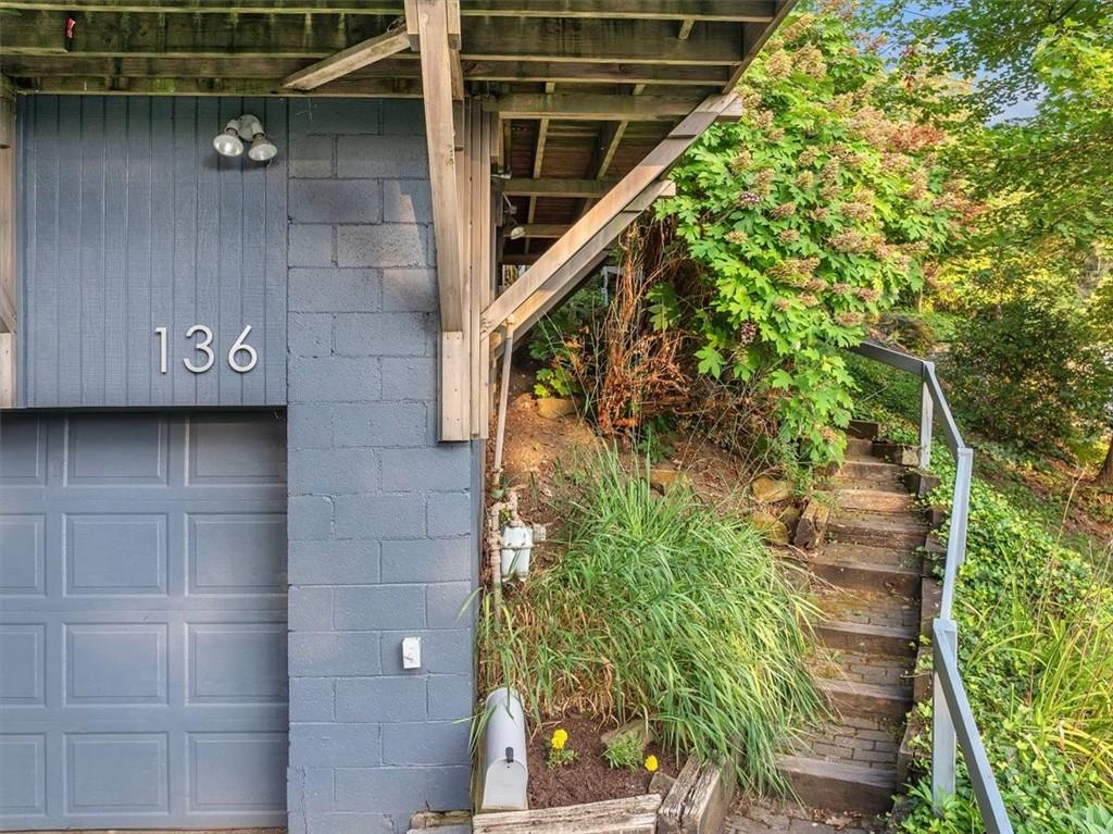 136 Fairfax Road Pittsburgh, PA 15221 - Photo 45 of 50 a view of entryway