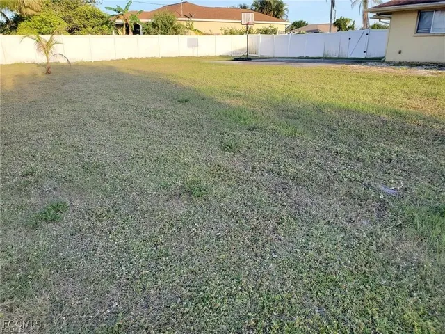 a view of an ocean from a yard