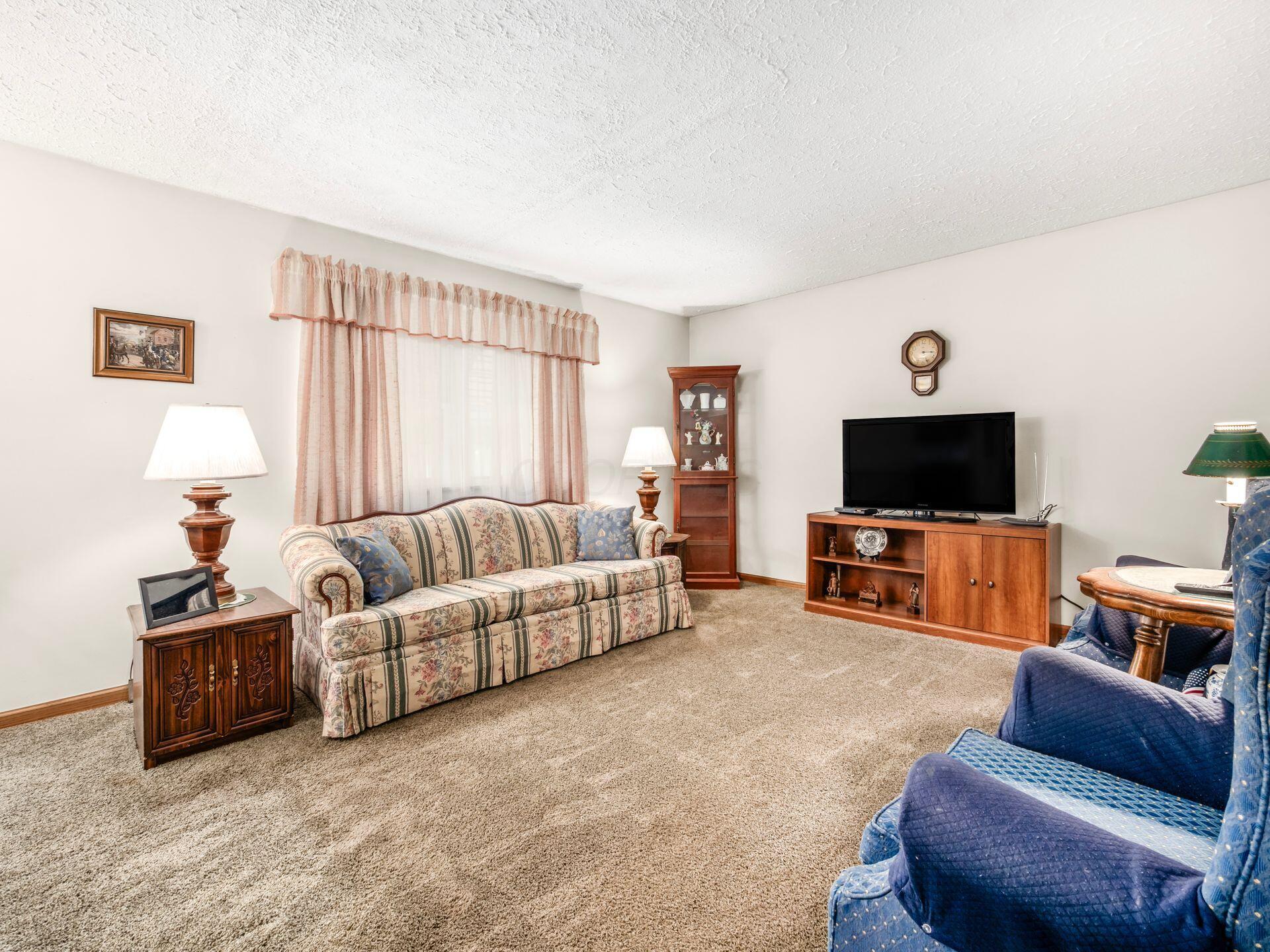 6464 Karl Road Columbus, OH 43229 - Photo 7 of 43 008_53d32c_N 6464 Karl Rd 007