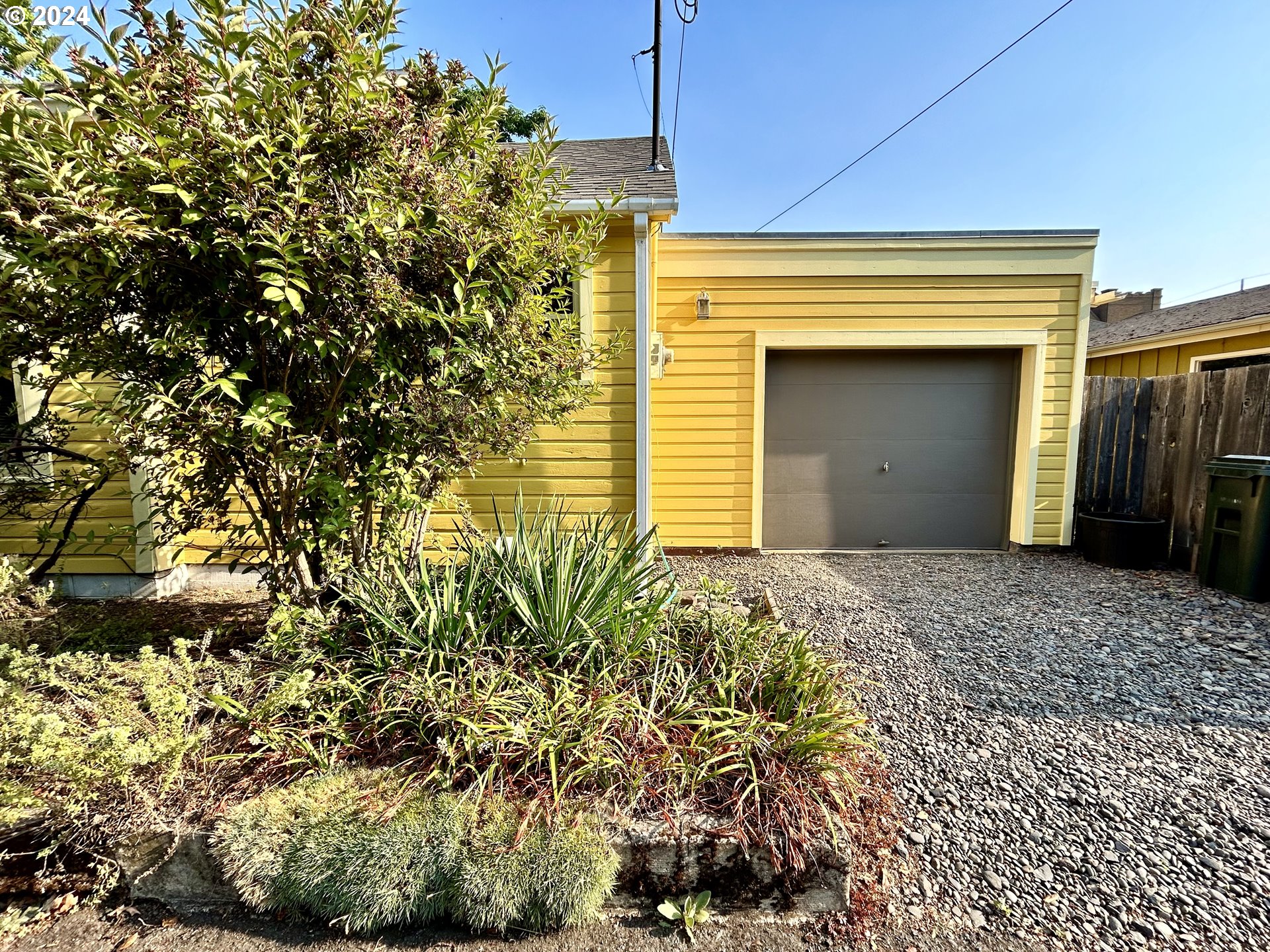 329 5th Street Springfield, OR 97477 - Photo 33 of 35 a view of a garage