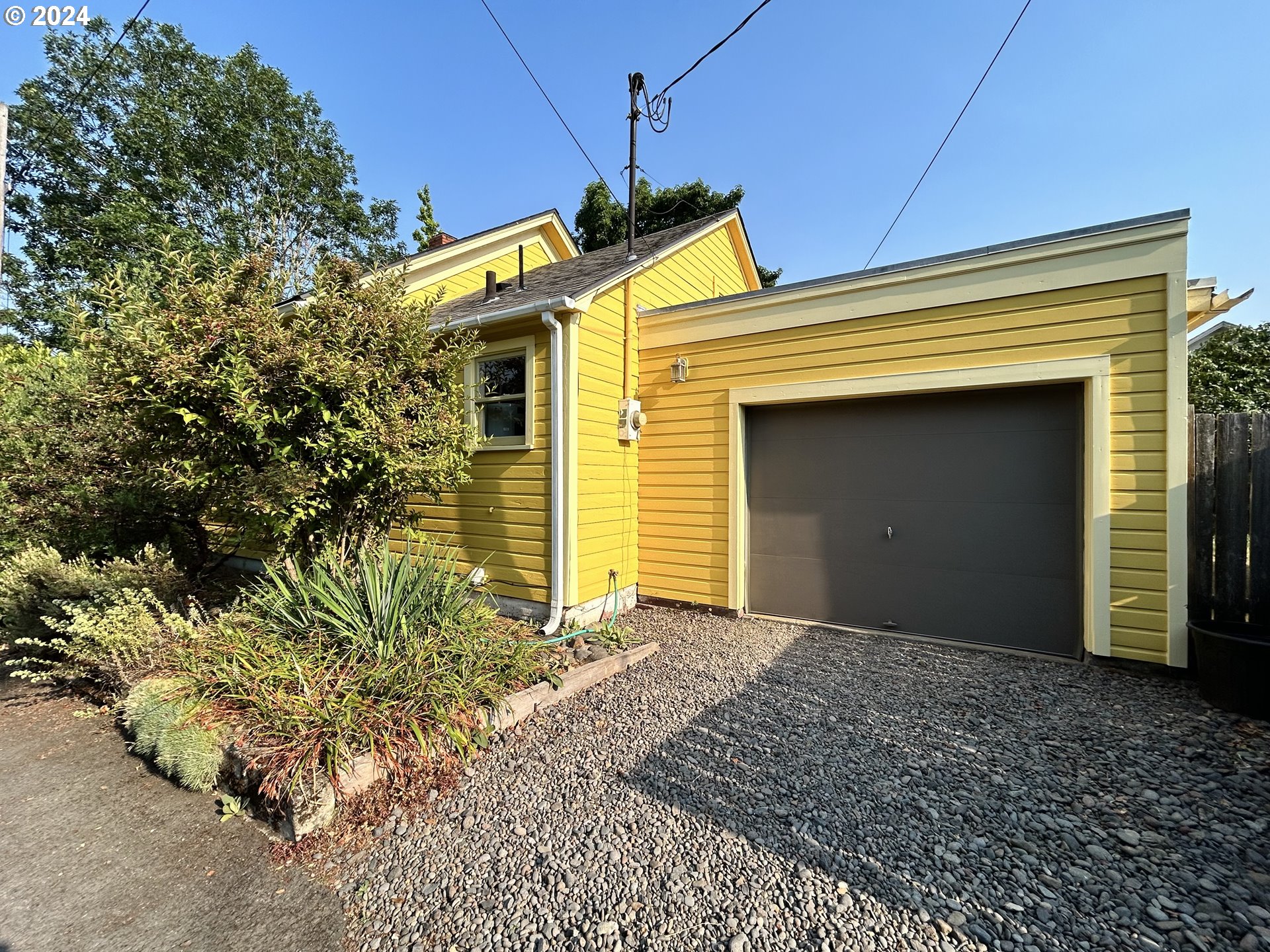 329 5th Street Springfield, OR 97477 - Photo 34 of 35 a front view of a house