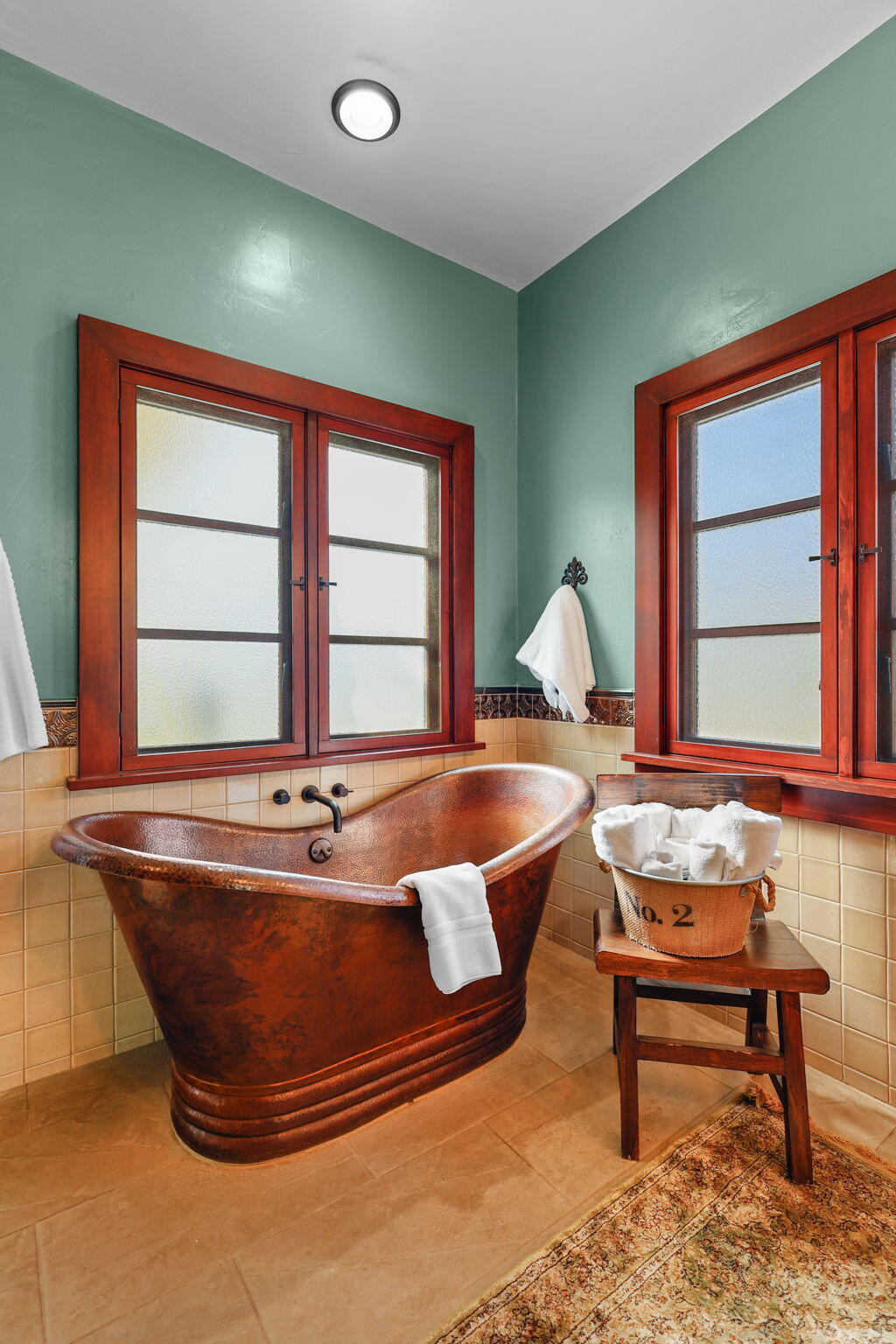 1465 Riverside Drive Redding, CA 96001 - Photo 104 of 163 California EnSuite - Luxury Soaking Tub