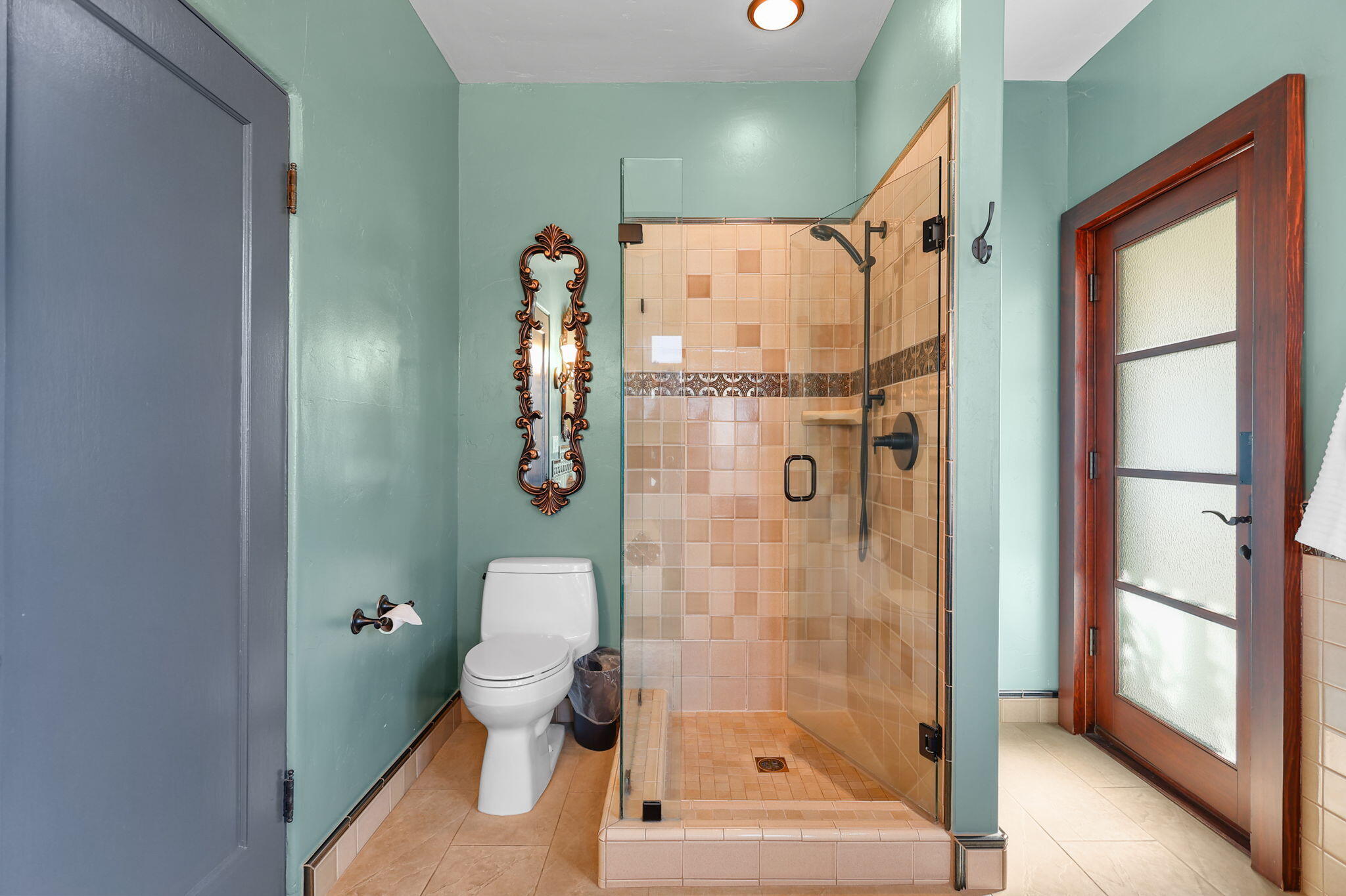 1465 Riverside Drive Redding, CA 96001 - Photo 105 of 163 California EnSuite - Stall Shower