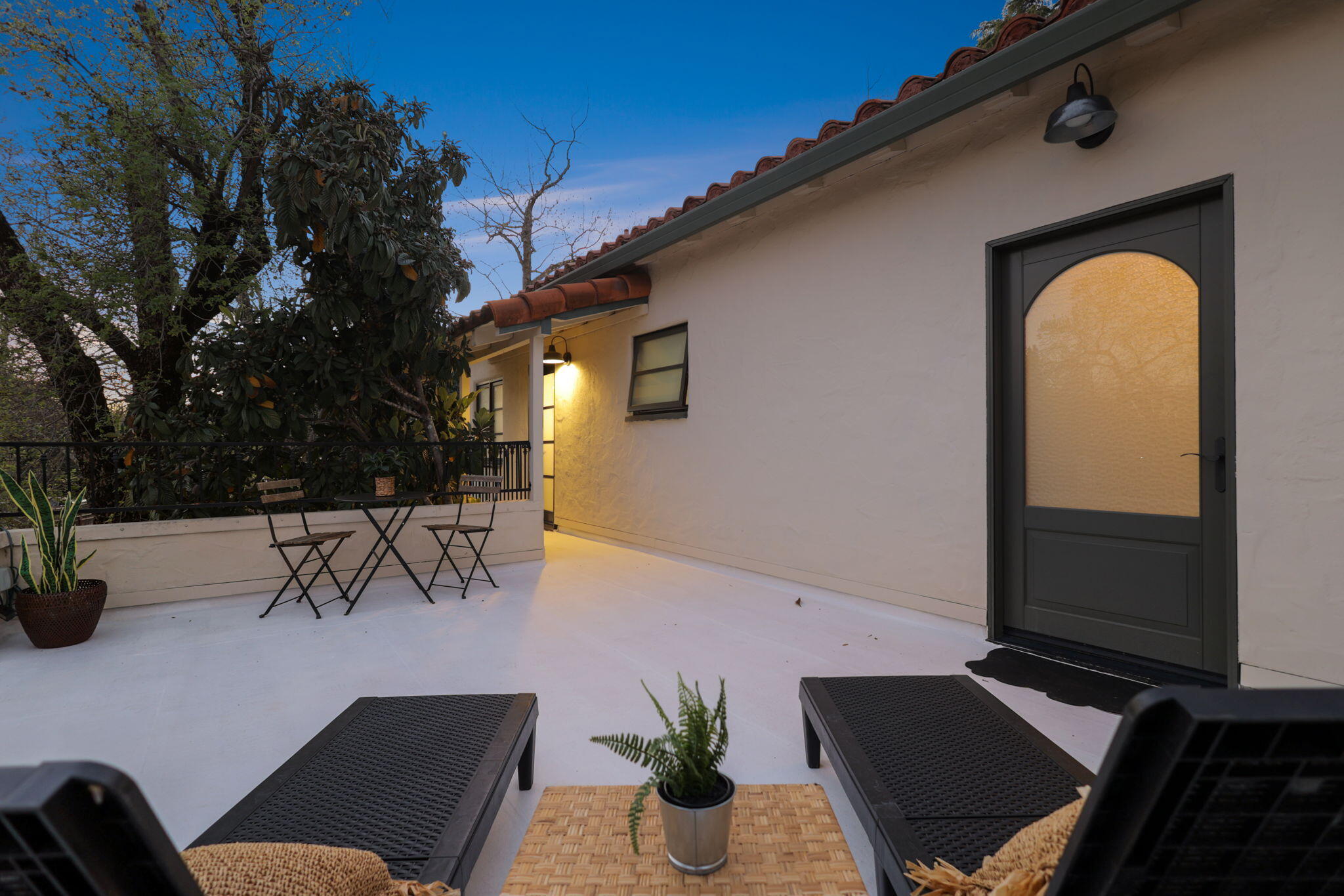 1465 Riverside Drive Redding, CA 96001 - Photo 106 of 163 Sun Deck - California & Riverside Stes