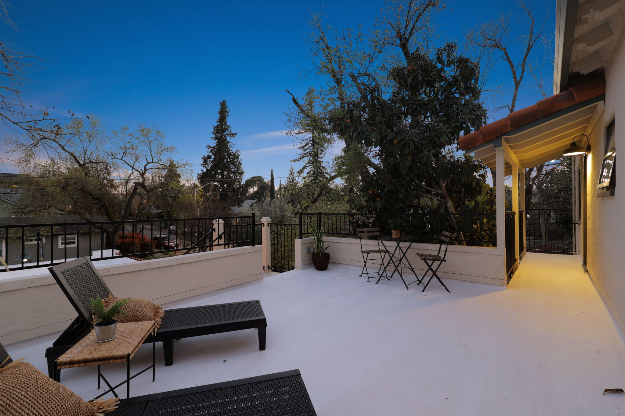 1465 Riverside Drive Redding, CA 96001 - Photo 107 of 163 Sun Deck - California & Riverside Stes