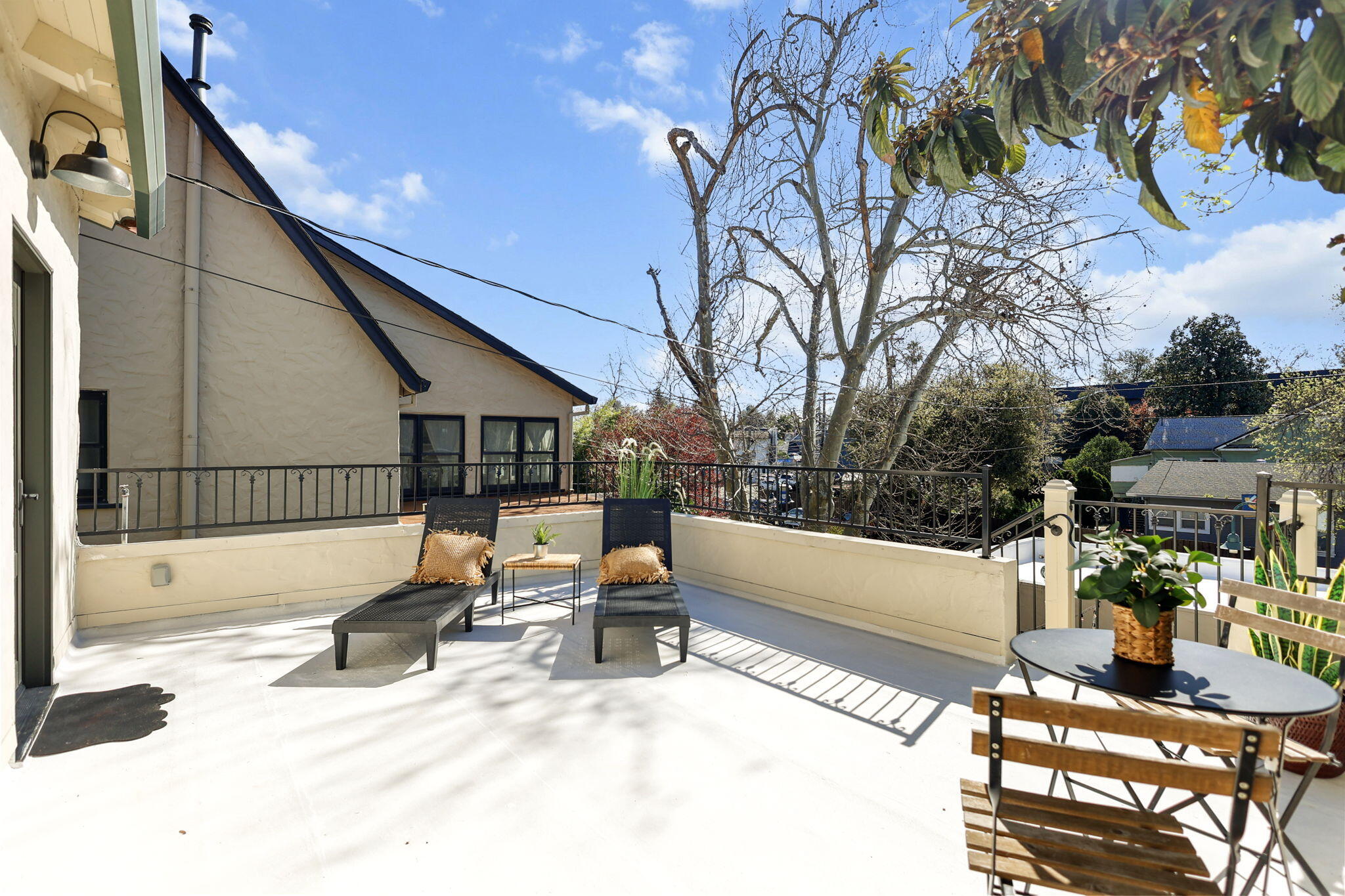 1465 Riverside Drive Redding, CA 96001 - Photo 108 of 163 Sun Deck - California & Riverside Stes