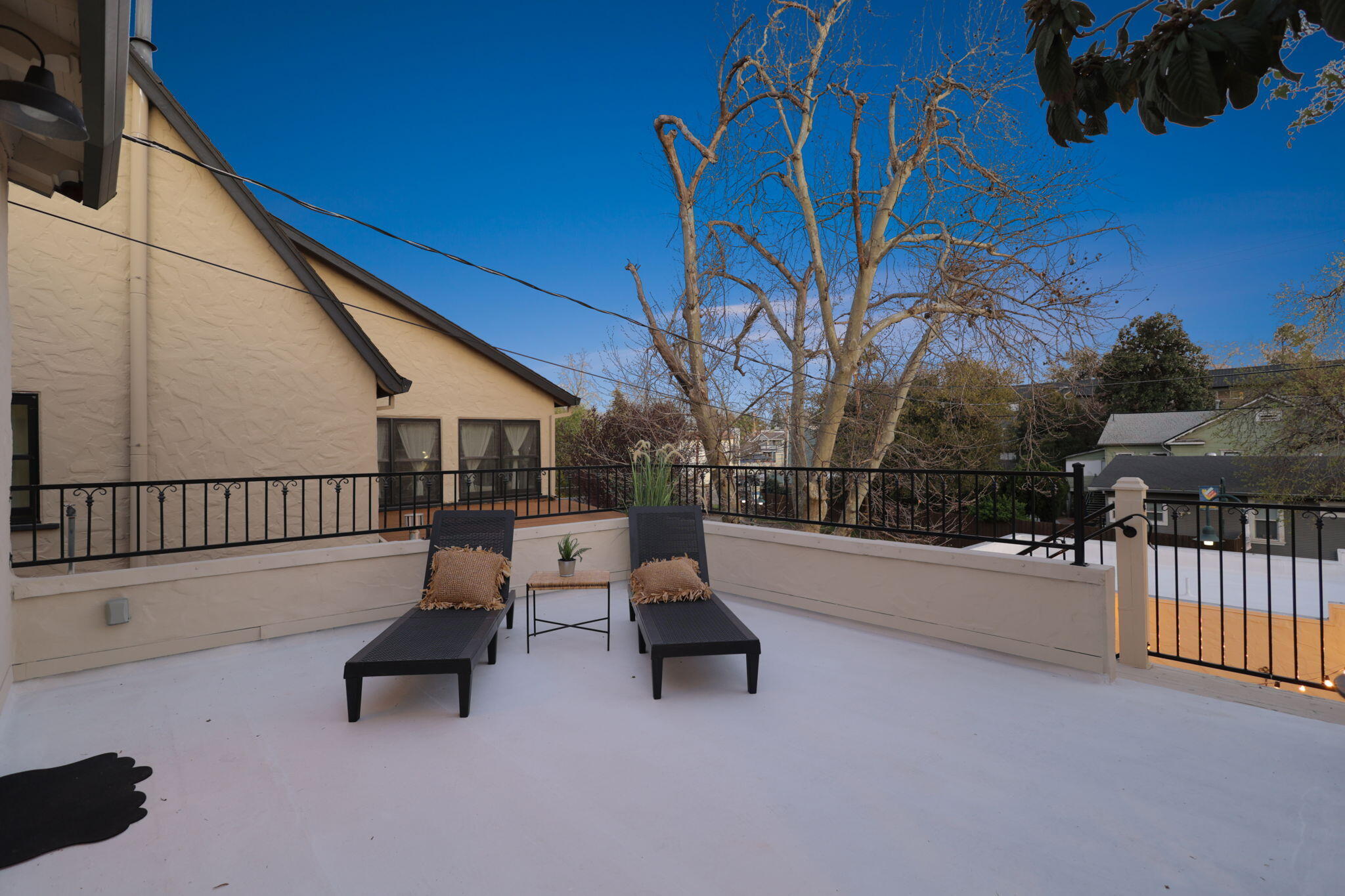 1465 Riverside Drive Redding, CA 96001 - Photo 109 of 163 Sun Deck - California & Riverside Stes
