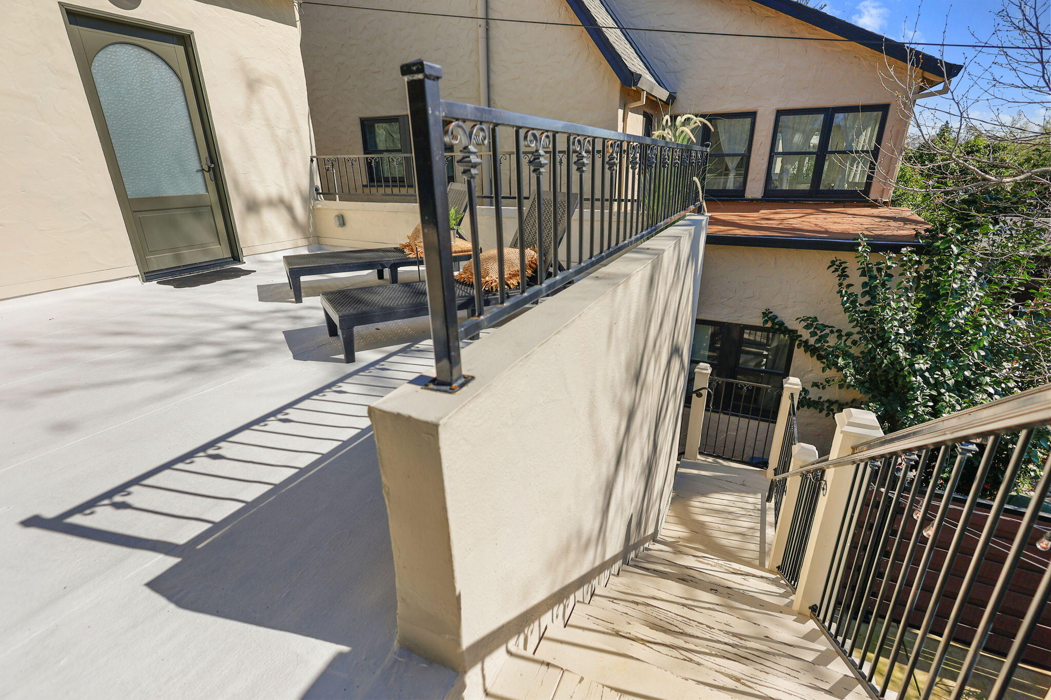 1465 Riverside Drive Redding, CA 96001 - Photo 110 of 163 Sun Deck - California & Riverside Stes