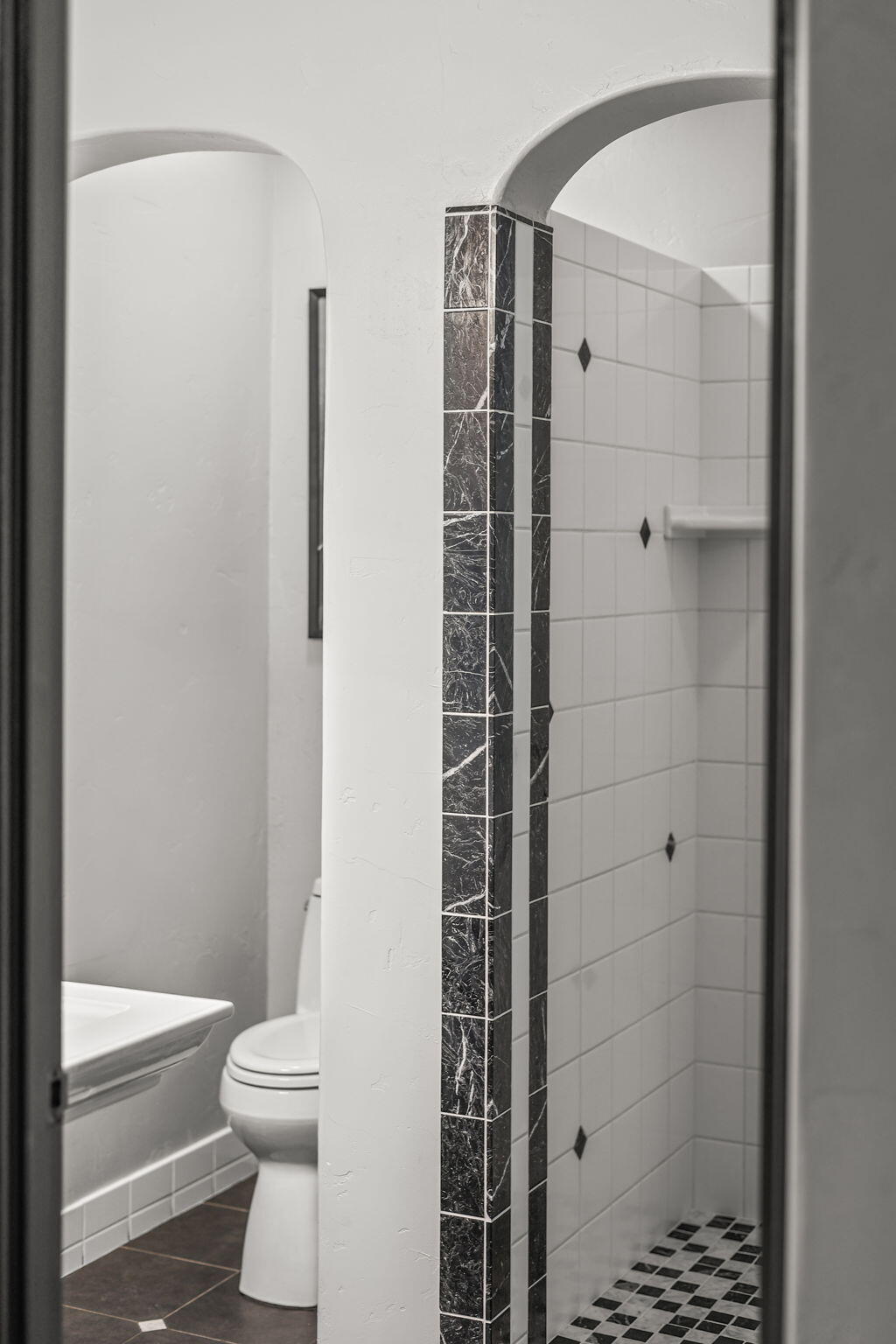 1465 Riverside Drive Redding, CA 96001 - Photo 118 of 163 Arched Stall Shower in Prince Suite