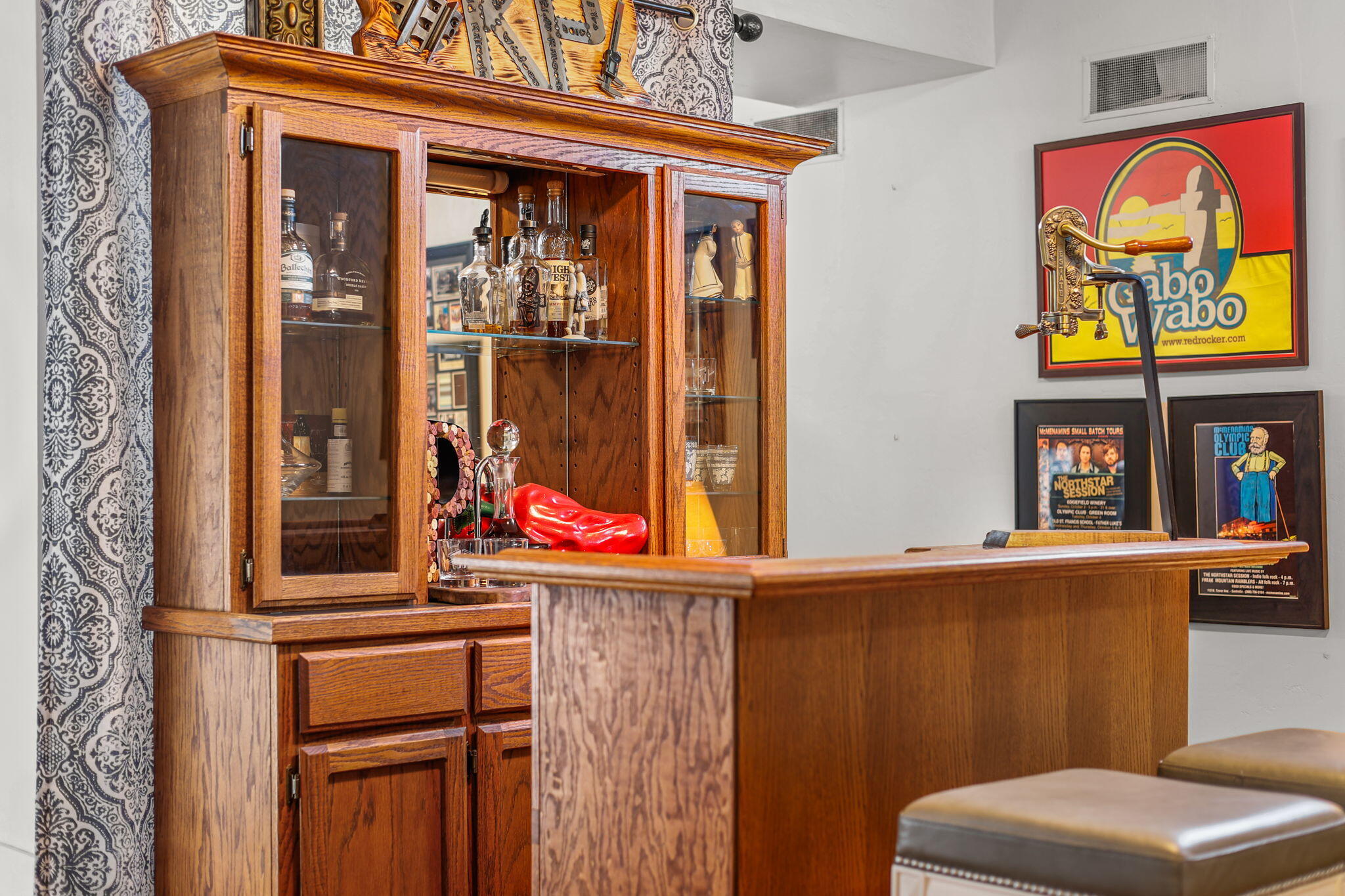 1465 Riverside Drive Redding, CA 96001 - Photo 126 of 163 Basement Bar Area