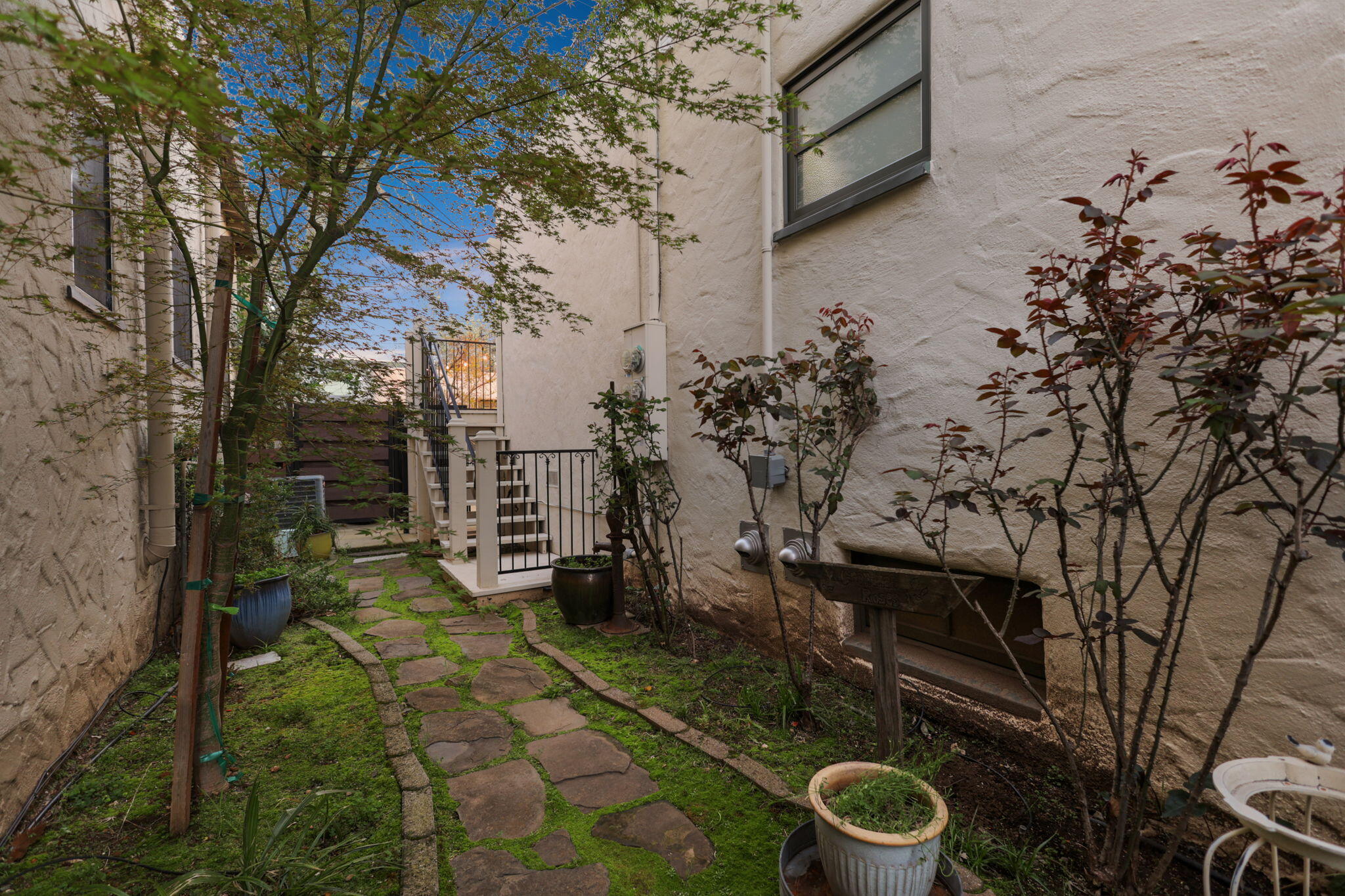 1465 Riverside Drive Redding, CA 96001 - Photo 153 of 163 Side Yard