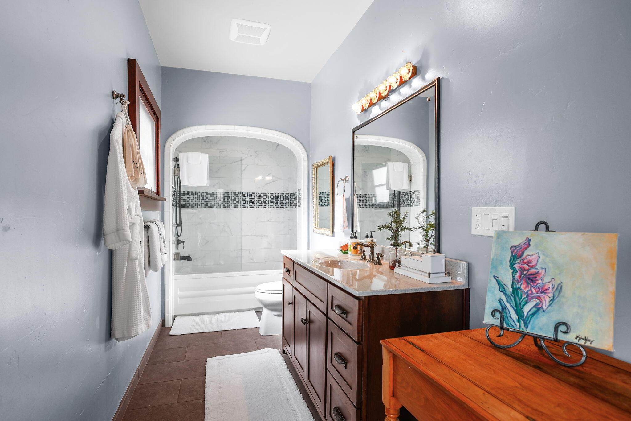 1465 Riverside Drive Redding, CA 96001 - Photo 17 of 163 Riverside EnSuite Bathroom