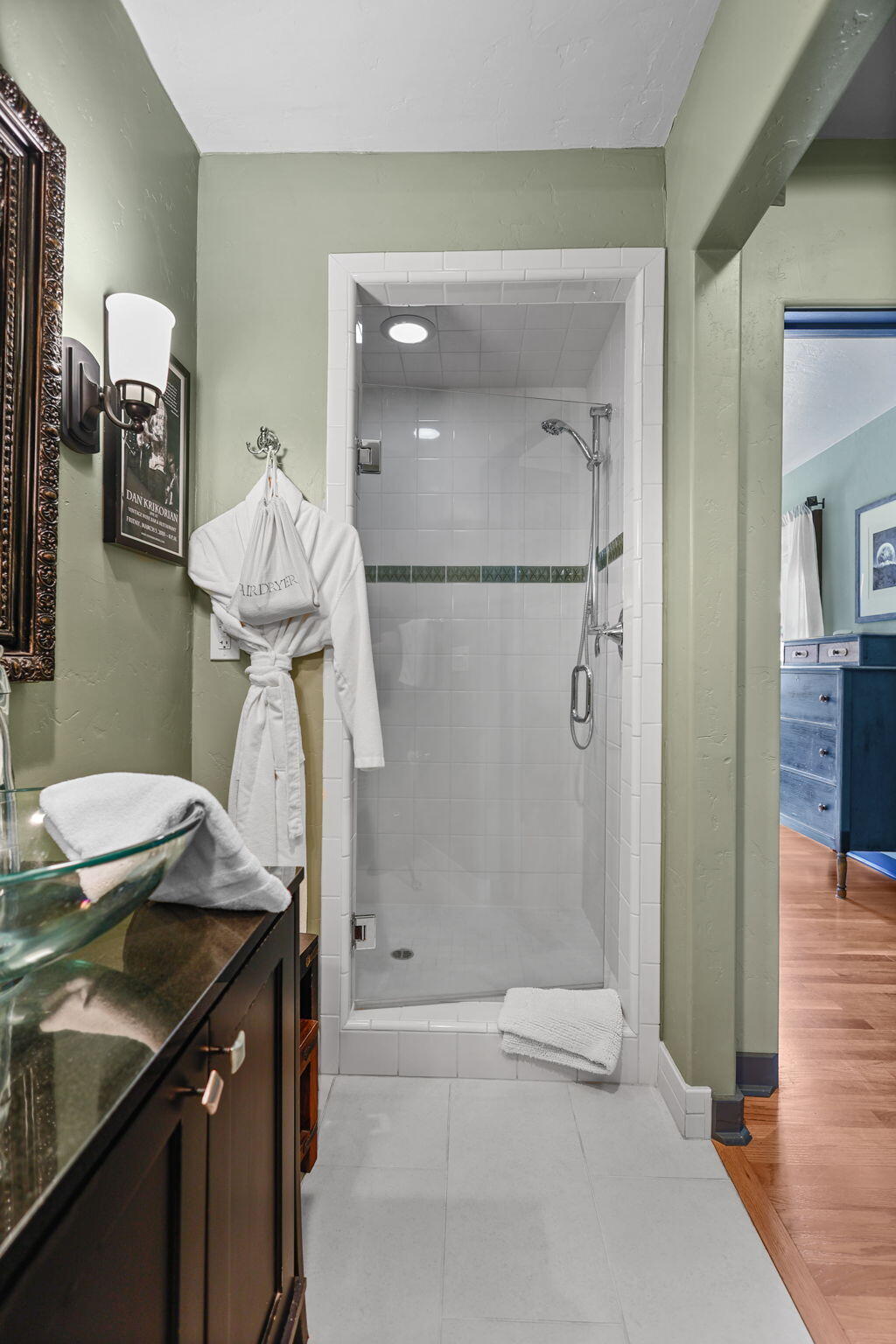 1465 Riverside Drive Redding, CA 96001 - Photo 27 of 163 Trinity EnSuite Bathroom - Stall Shower