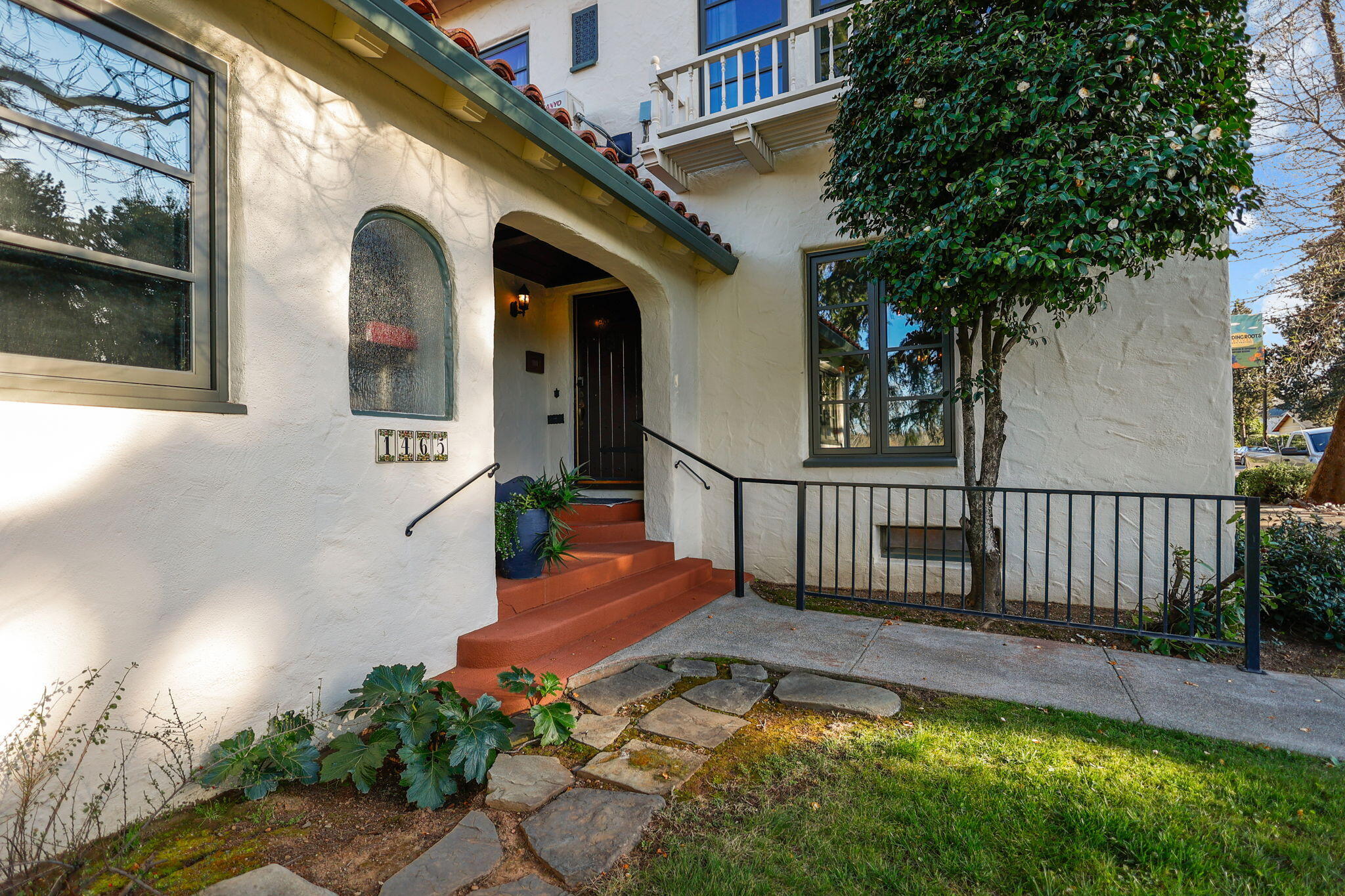 1465 Riverside Drive Redding, CA 96001 - Photo 51 of 163 Charming Entry