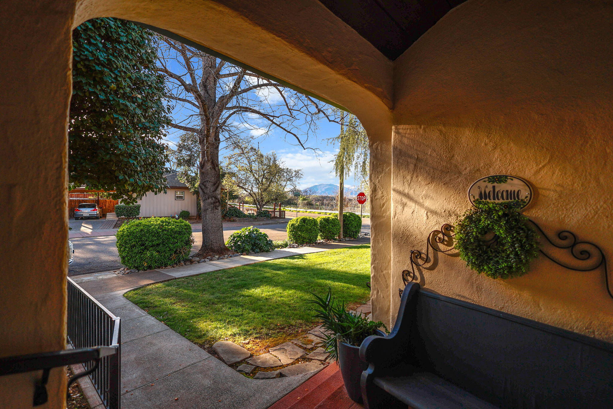 1465 Riverside Drive Redding, CA 96001 - Photo 53 of 163 Charming Entry