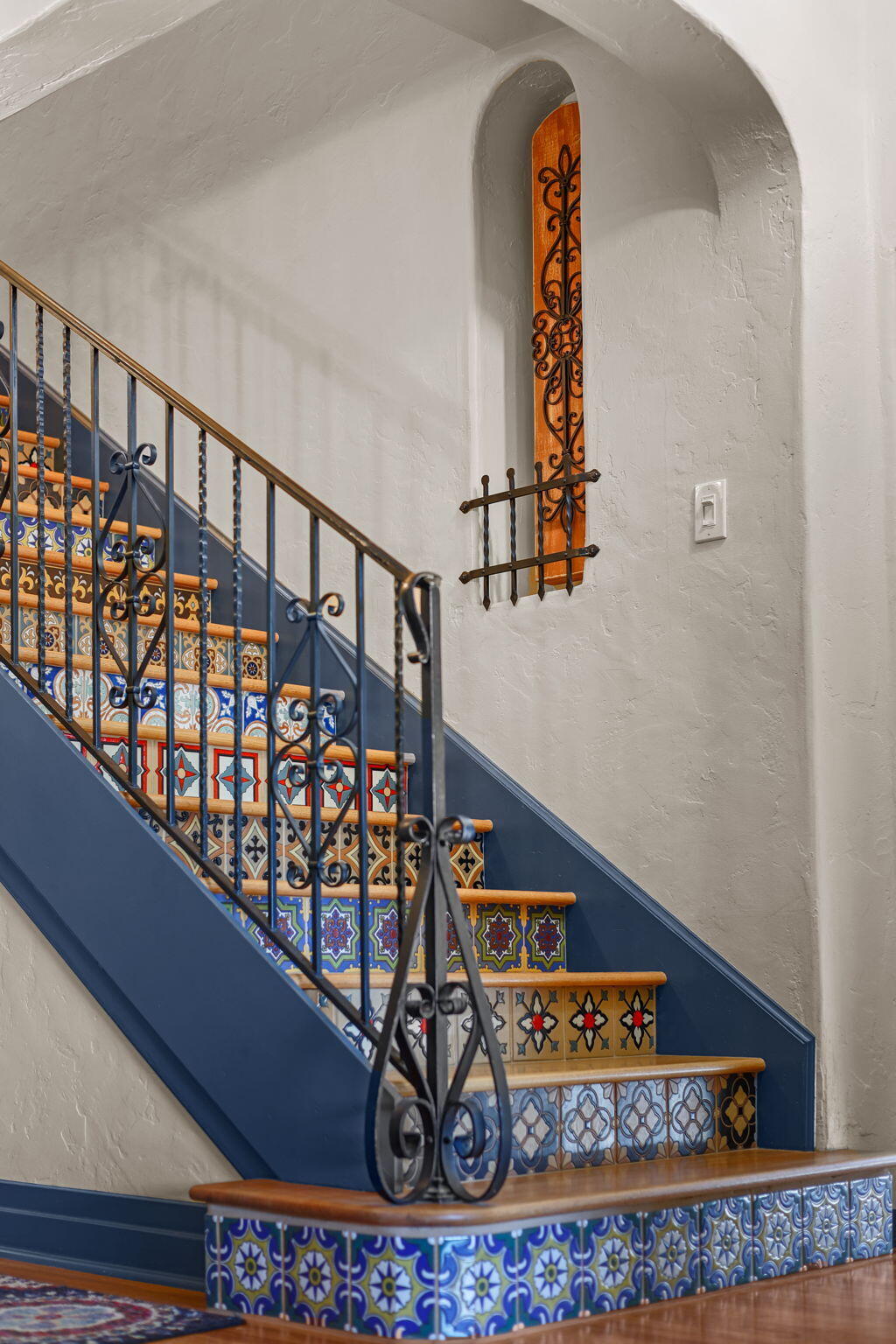 1465 Riverside Drive Redding, CA 96001 - Photo 59 of 163 Stairs - Custom Tile & Original Railing