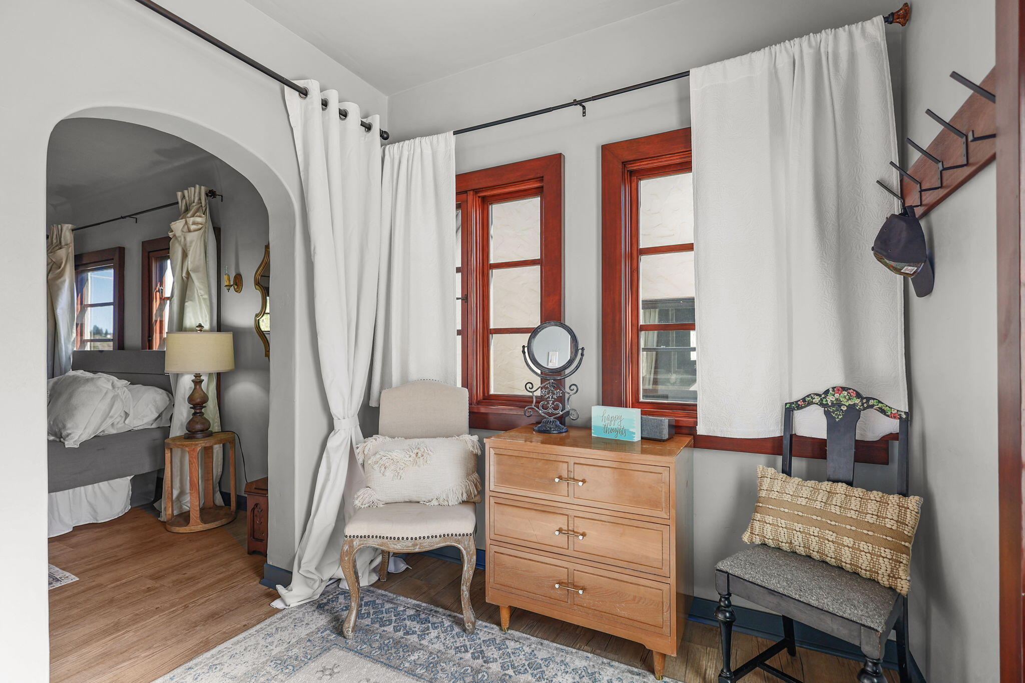 1465 Riverside Drive Redding, CA 96001 - Photo 91 of 163 Riverside Suite Dressing Area